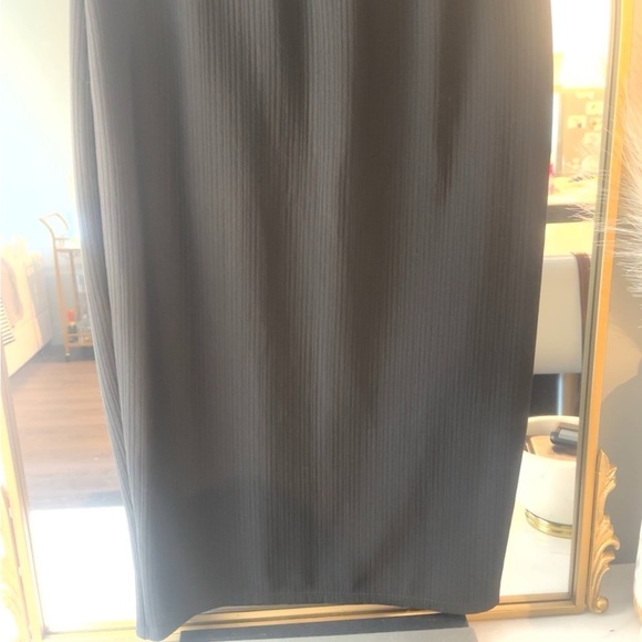 Bundle of 3 Skirts, Short to Midi Length All Size Large - Picture 2 of 4